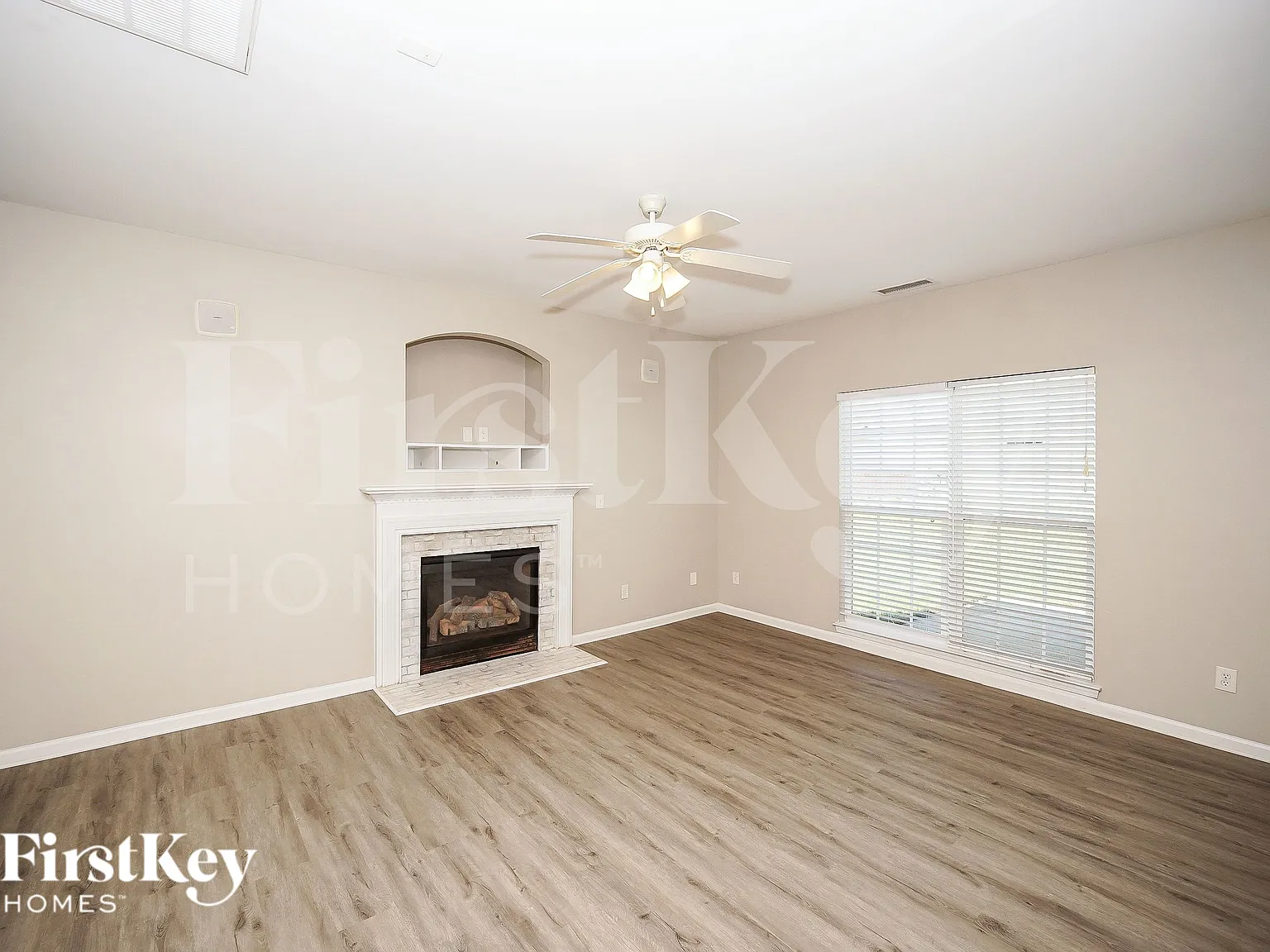 4 bed, 2.5 bath, 2564 sqft, $2,460 — Photo 3