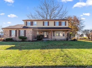 38745 Meadowlawn St, Wayne, MI 48184