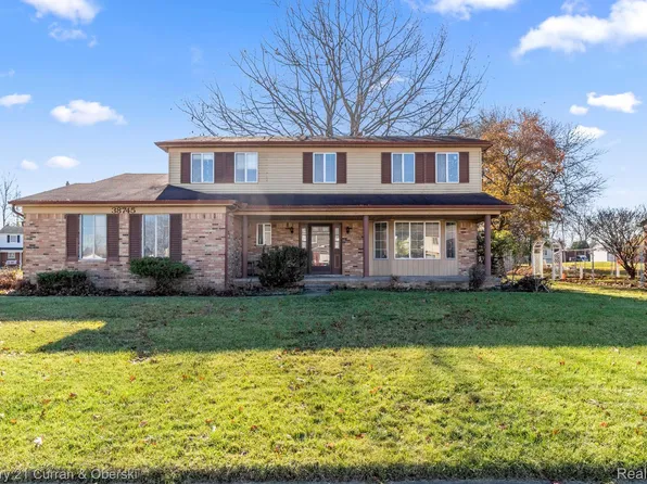 38745 Meadowlawn St, Wayne, MI 48184