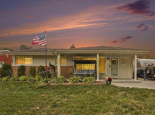 32227 Knollwood Dr, Warren, MI 48092