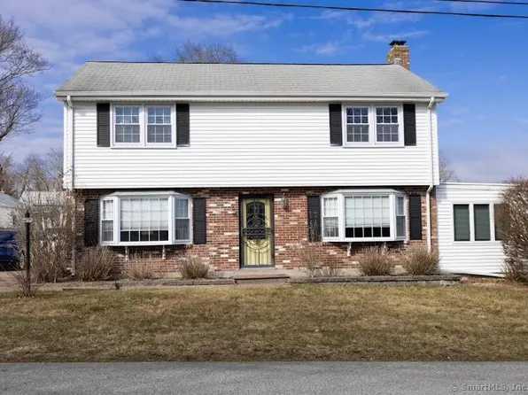 13 Brightwater Road, East Lyme, CT 06357