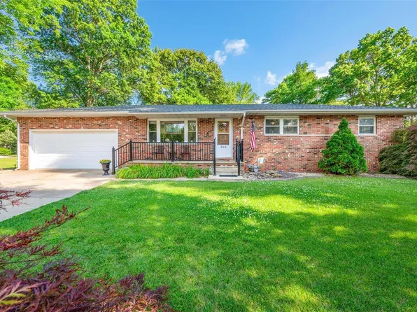 263 W Airline Dr, East Alton, IL 62024