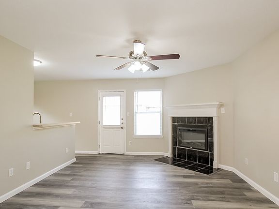 3rd image of 1528 Glen Oaks Dr