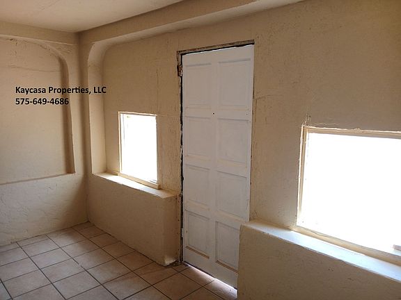 3rd image of 1121 N Mesquite St