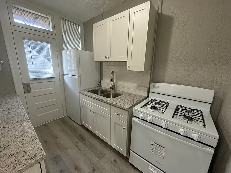 5102 Capitol Ave #10 — Photo 3