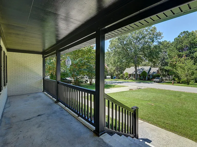119 Wychwood Rd — Photo 3