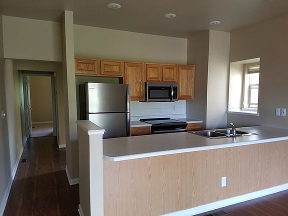 5th image of 483 Eaglepointe Ct