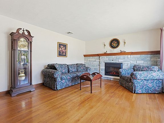4th image of 79 Highview Ave