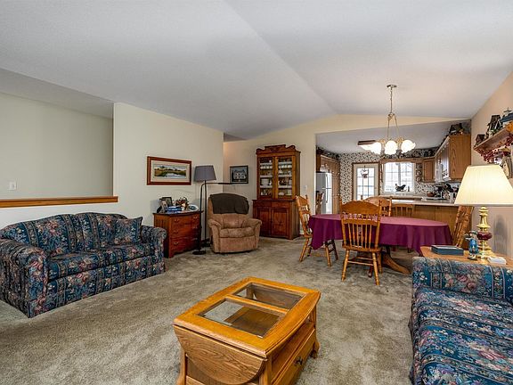 4th image of 27 Carriage Ln