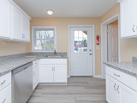 3rd image of 27 Newman St