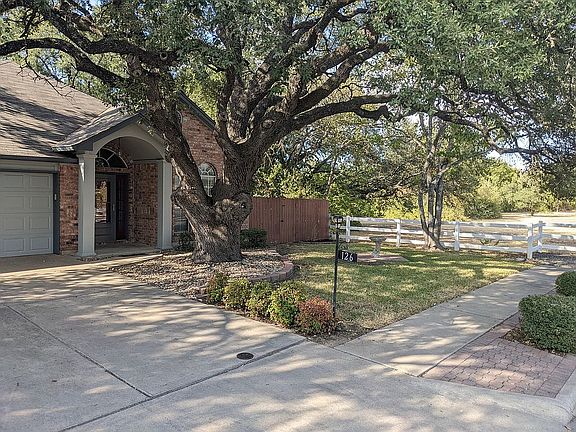 3rd image of 126 Pecan Vista Ln