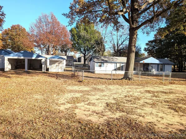 106 Lakeaire Dr, Eufaula, OK 74432