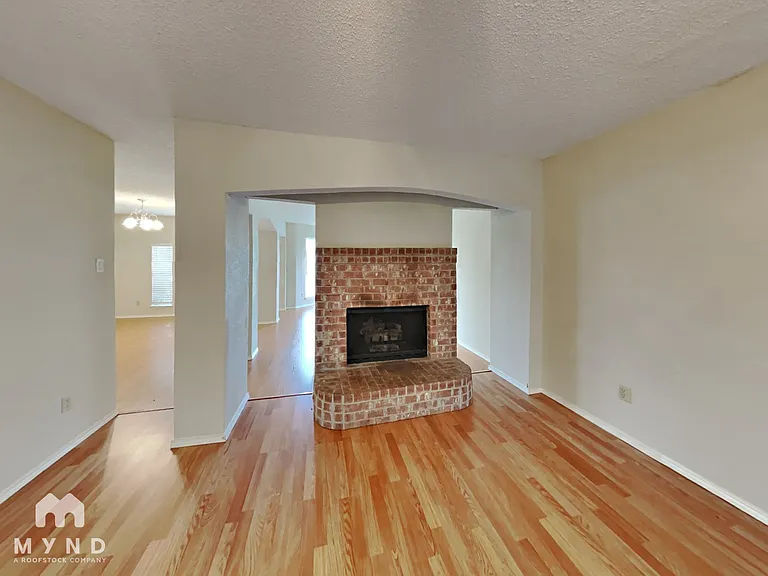 3205 Meadowview Dr — Photo 3