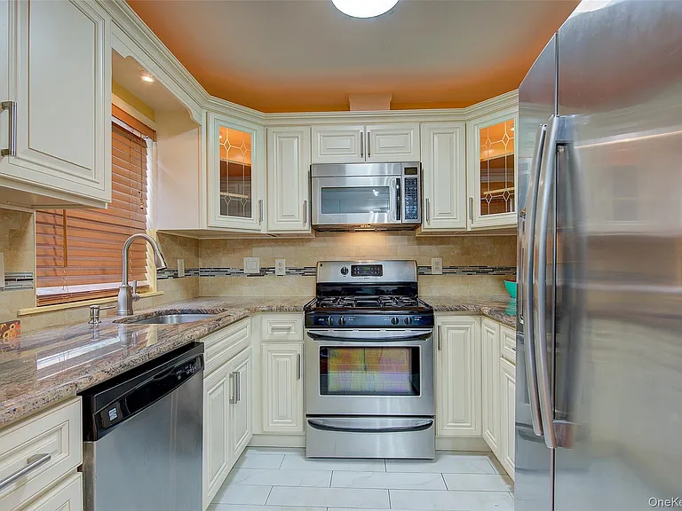 41 Beechwood Ave #HOUSE — Photo 8