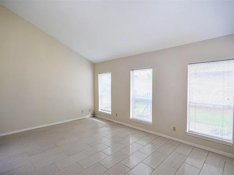 9262 Westwood Village Dr — Photo 3