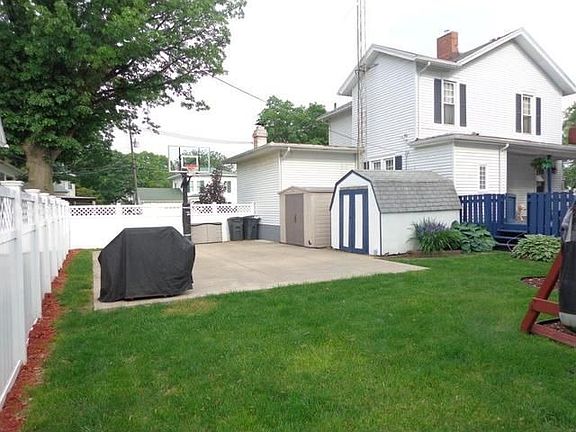 5th image of 302 N 1st St