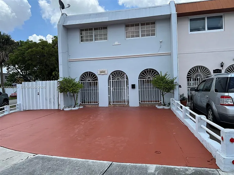 1820 W 72nd Pl — Photo 3