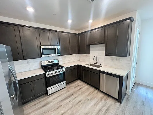 3 bed, 2.5 bath, 1588 sqft, $2,850 — Photo 4