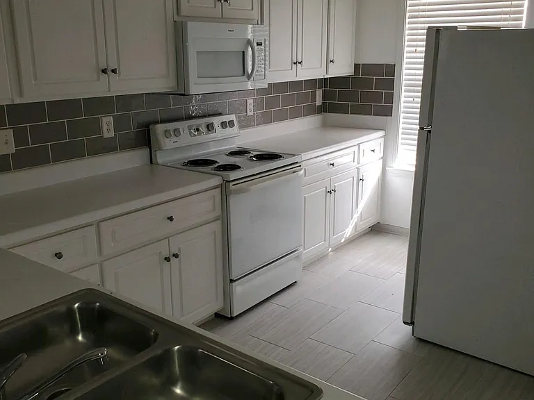 162 Crestland Dr — Photo 3