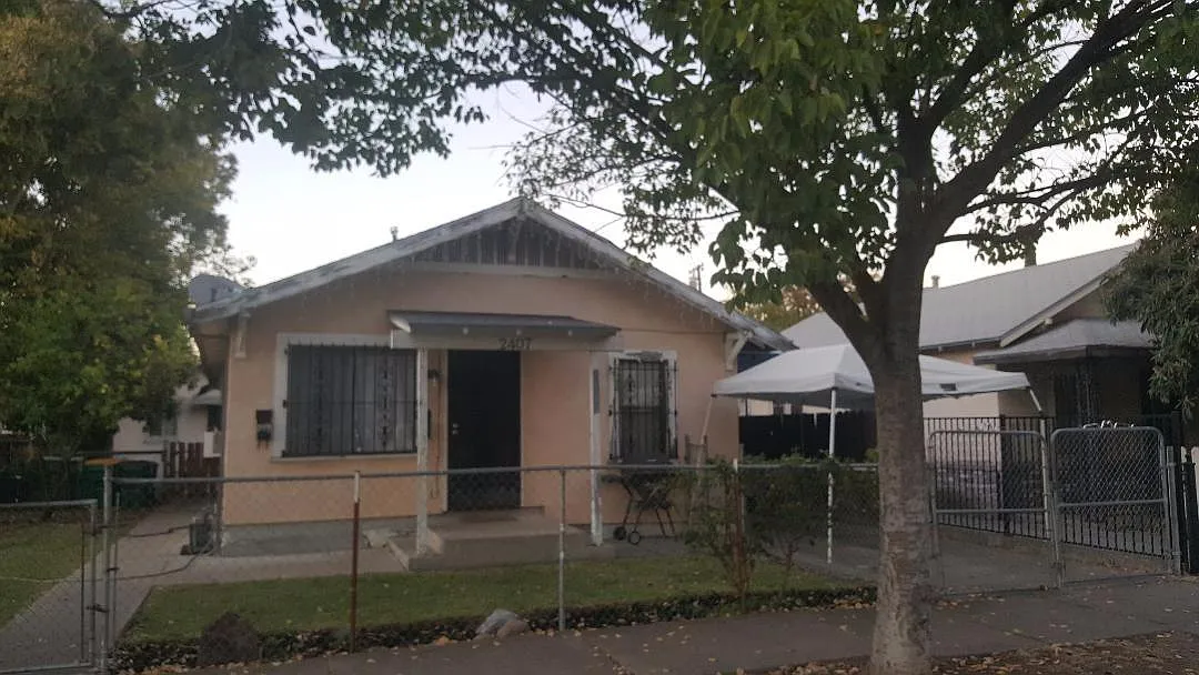 2407 E Sonora St photo 1