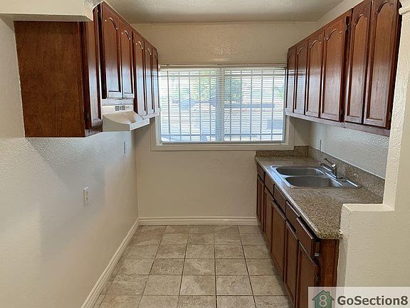 3rd image of 525 W 84th St