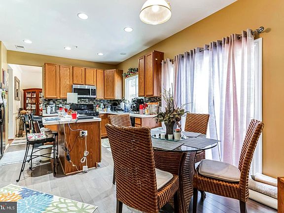 4th image of 2702 Lantana Dr