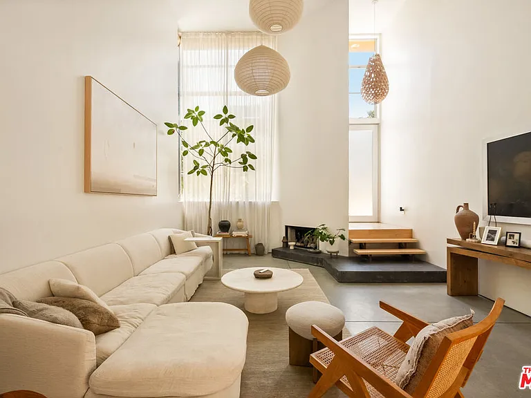 27 Paloma Ave — Photo 1