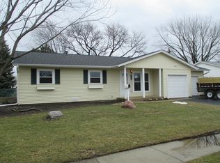 915 Grissom Trl, Elk Grove Village, IL 60007