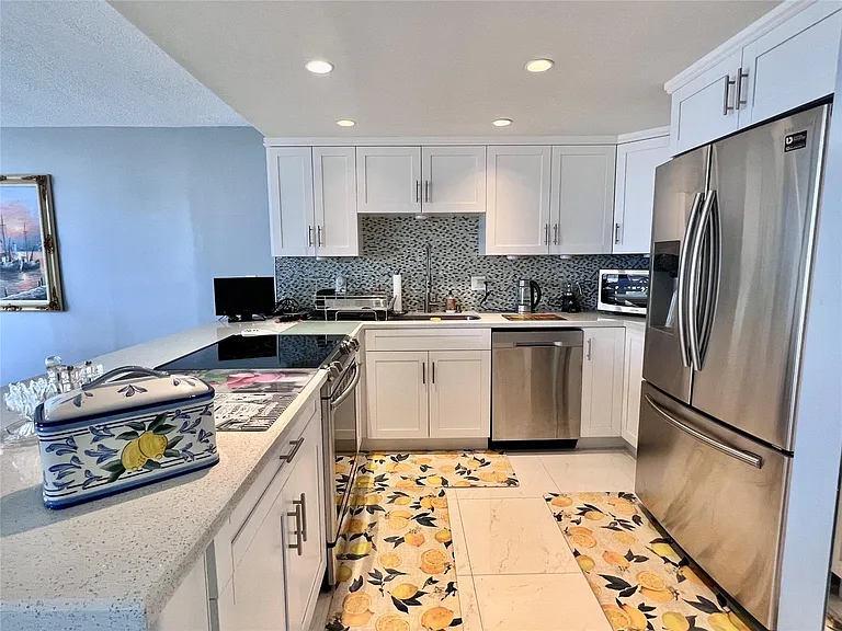 2049 S Ocean Dr — Photo 7