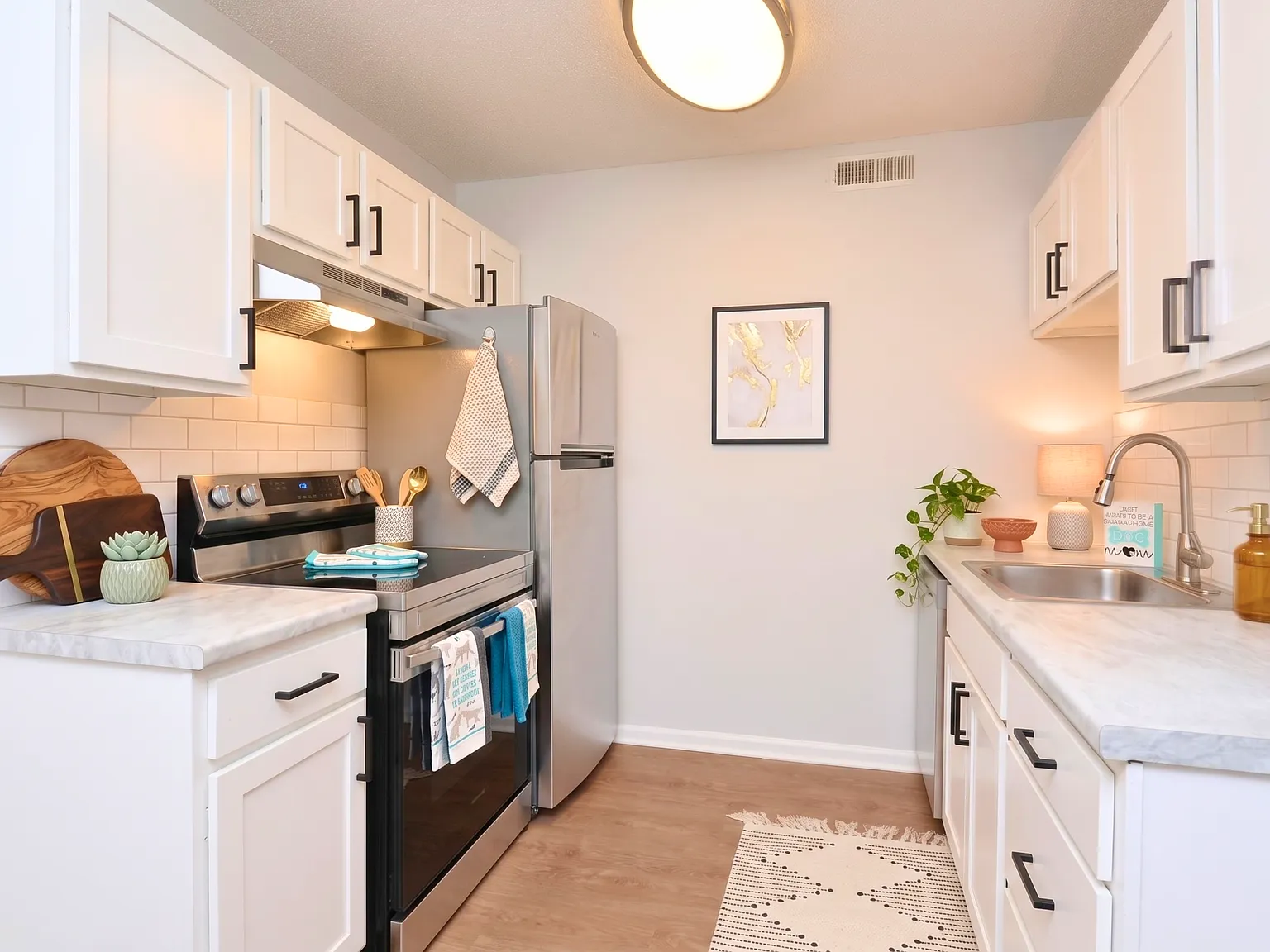 2 bed, 816 sqft, $949 — Photo 3