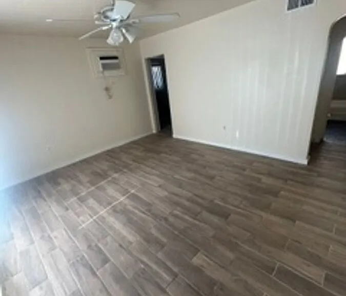 1405 W Clarendon Ave #5 — Photo 5