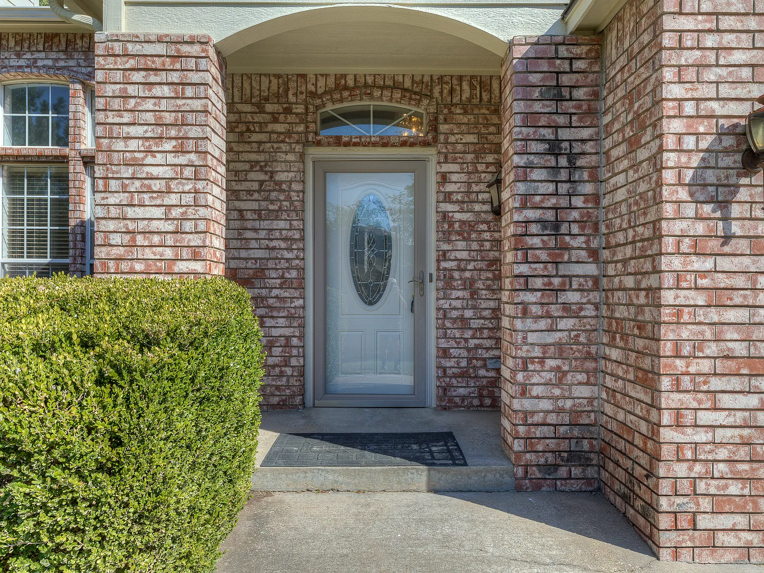 4 bed, 2.5 bath, 2015 sqft, $2,295 — Photo 2