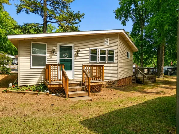 531 Looking Glass Trl, Bracey, VA 23919