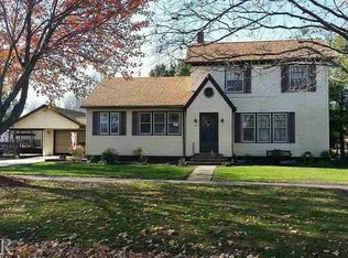 96 N Sycamore St, El Paso, IL 61738