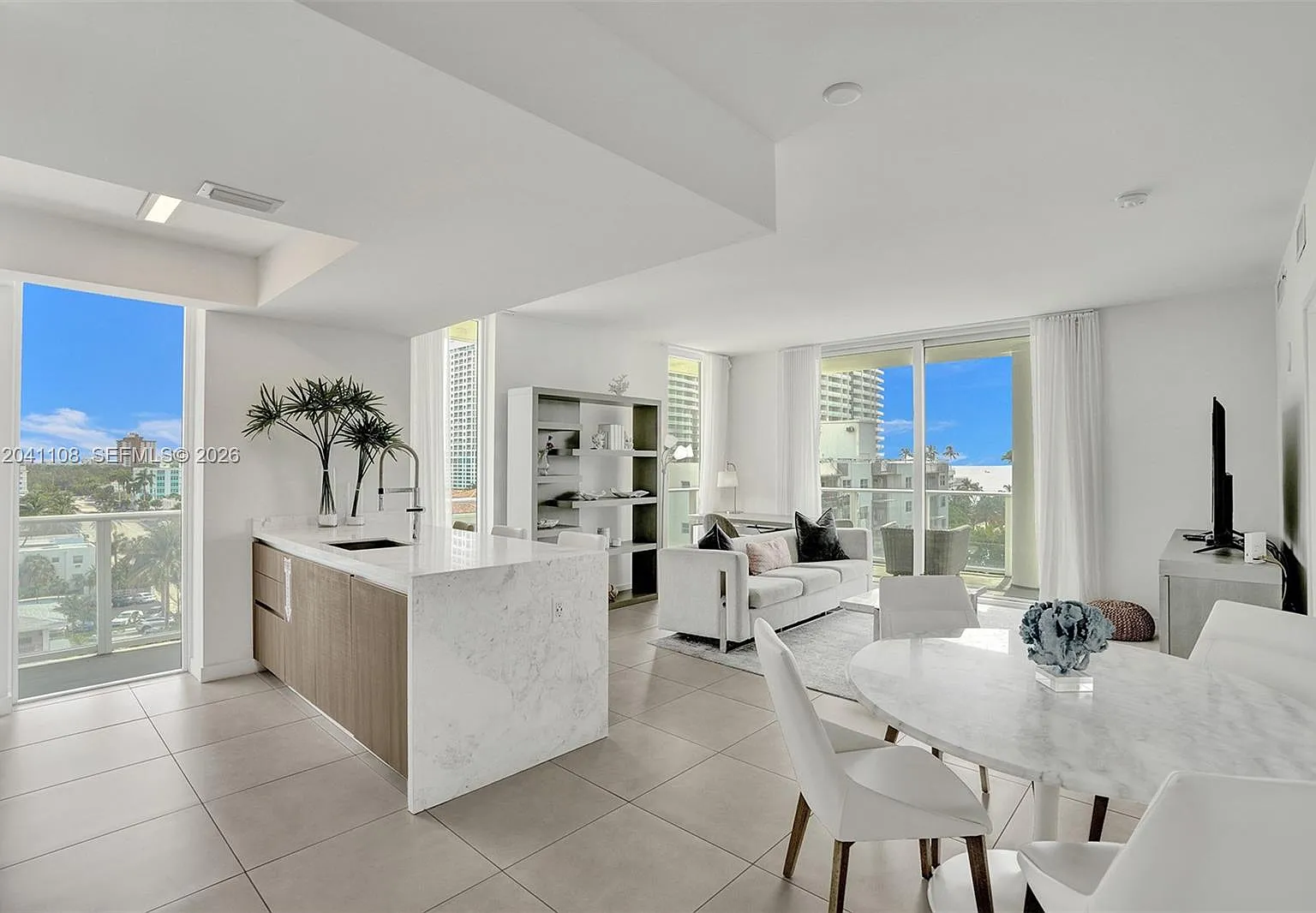 Tiffany House Condo — Photo 1
