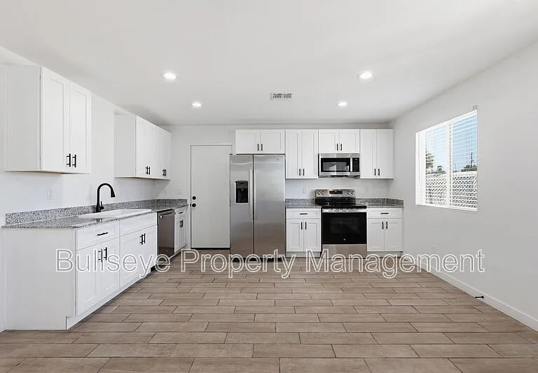 428 S 97th Pl — Photo 6