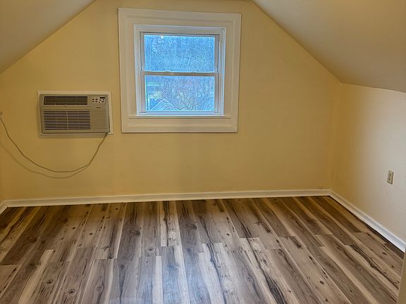 5th image of 147 S Mount Vernon Ave #3
