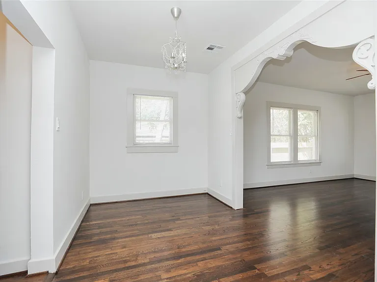 1244 W 21st St — Photo 14