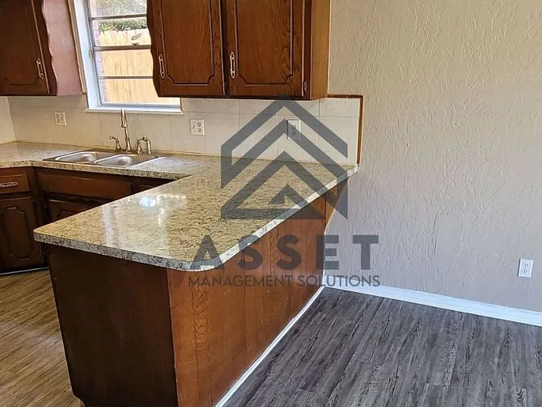 7217 Edenborough Dr — Photo 6