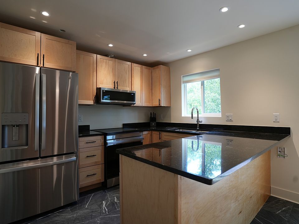 1st image of 625 Davis Dr APT 4