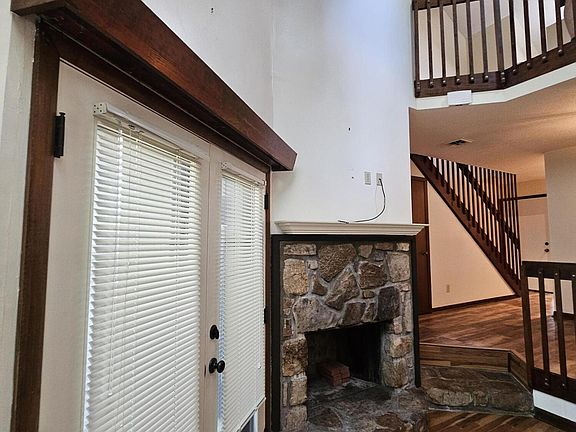4th image of 115 Beechnut St APT E5