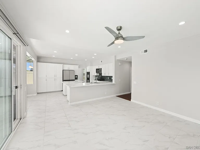 1068 Pacific Hill St — Photo 26