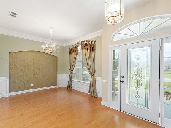Entry/Dining Room
