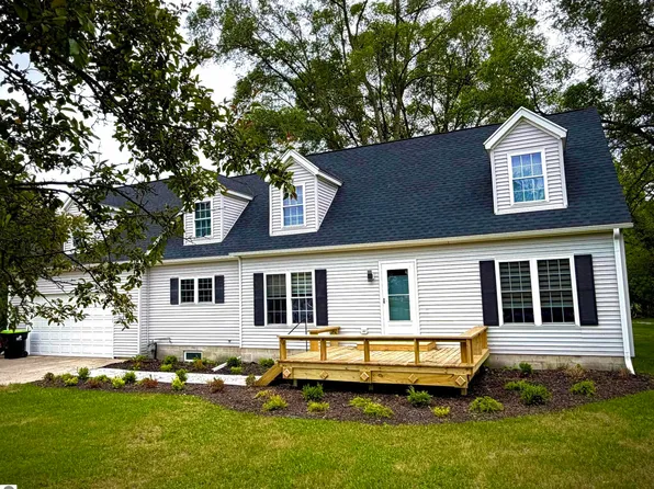 204 E Forrest Home Ave, Bellaire, MI 49615