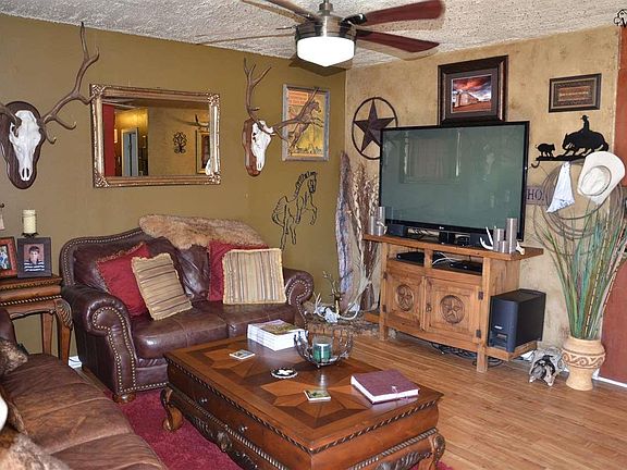 3rd image of 1302 Sunnyside Ln