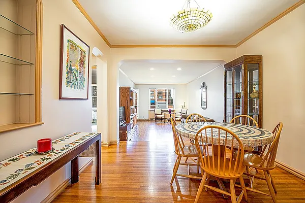 Sold by Trager LLC | media 3