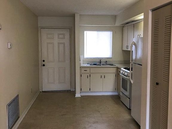 4th image of 845 Orchid Springs Dr
