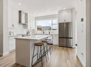 185 N Emberside Holw, Cochrane, AB T4C3E1