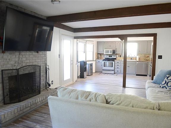 5th image of 12822 Smalley Ave