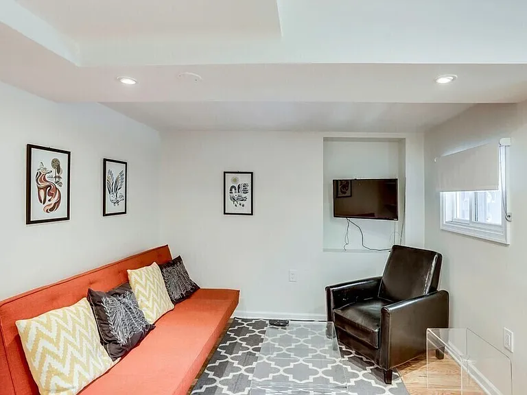 1010 C St SE #B — Photo 9